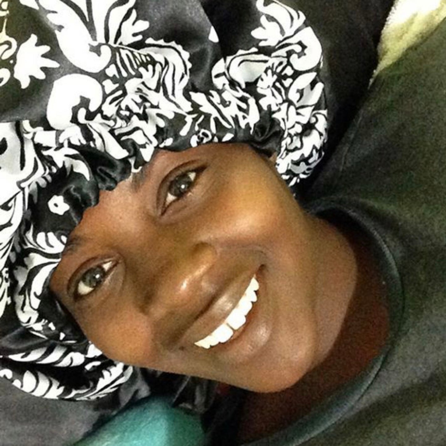 Damask Print Reversible Satin Bonnet - Black